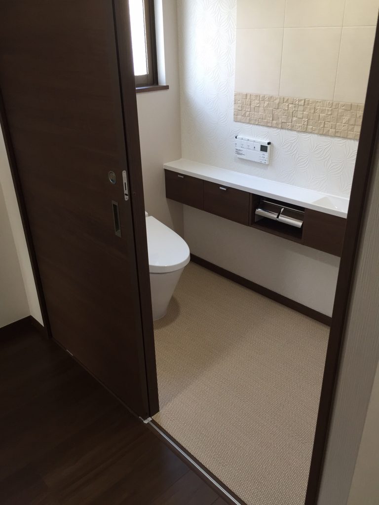 沖縄の2世帯住宅のリフォーム。トイレ施工2。