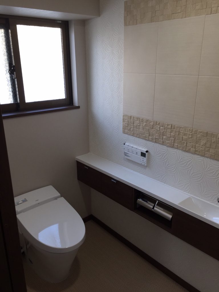 沖縄の2世帯住宅のリフォーム。トイレ施工１。