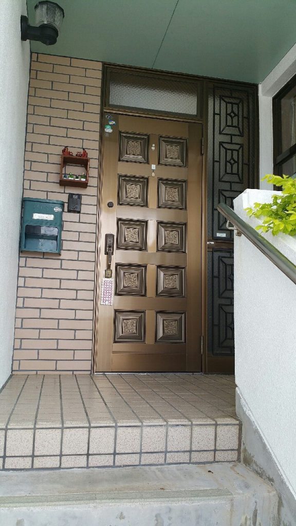沖縄で玄関のリフォーム施工後　②